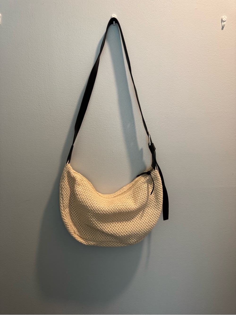 Primark Women’s Woven Cream Shoulder Bag w/ Black Adjustable Strap EUC
